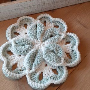 green starburst flower  crochet hotpad